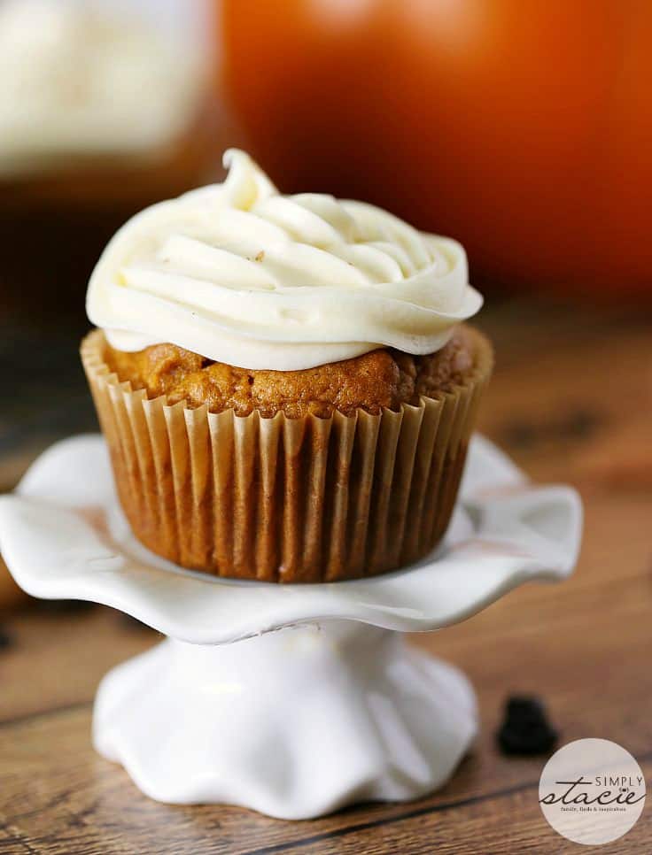 Pumpkin Spice Latte Cupcakes - Bring on the pumpkin spice! Have your coffee and your dessert too with these delicious fall cupcakes.