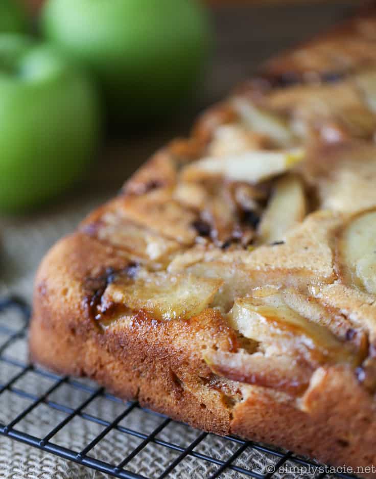Apple Upside Down Cake - You've had pineapple, now try apple! This amazing fall take on a classic dessert will wow at every holiday and potluck.