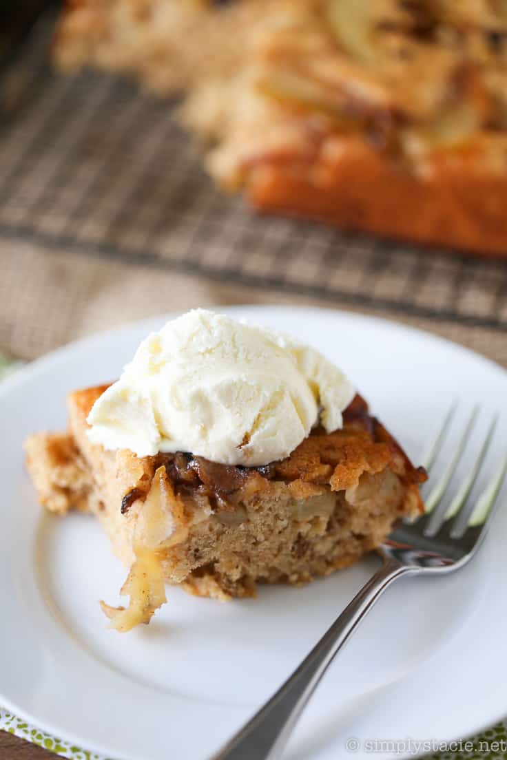 Apple Upside Down Cake - You've had pineapple, now try apple! This amazing fall take on a classic dessert will wow at every holiday and potluck.