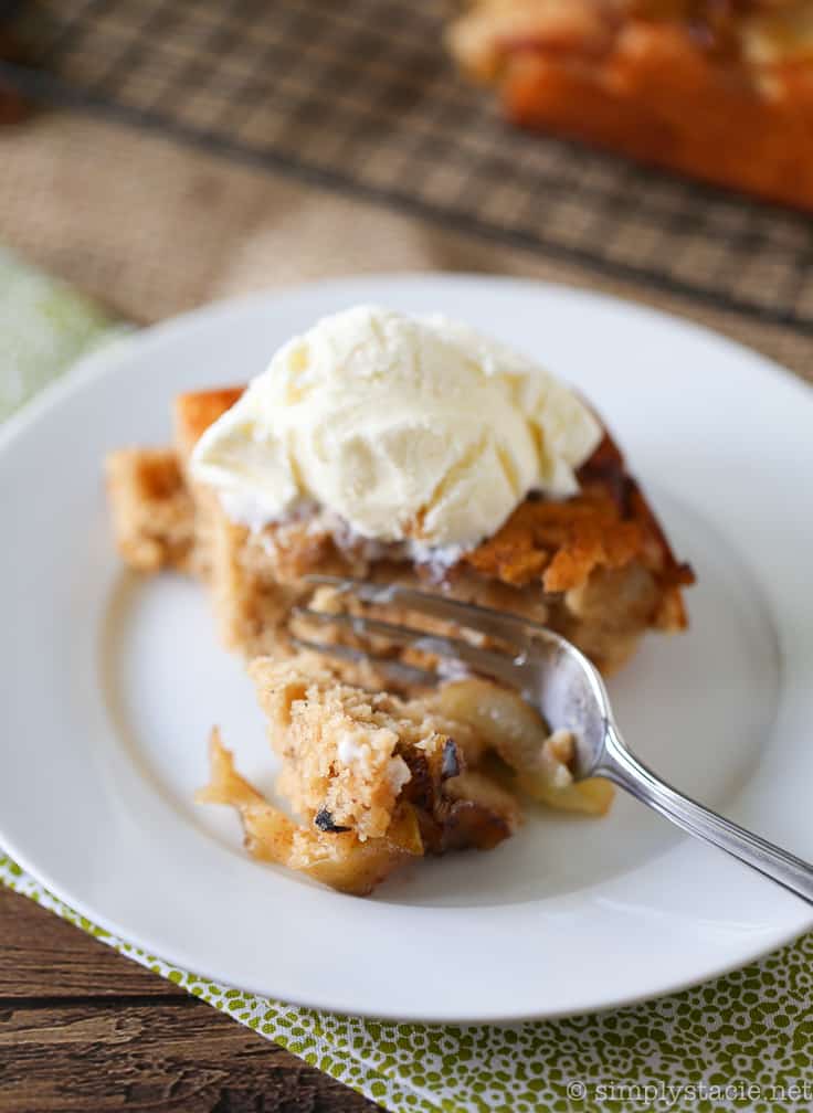 Apple Upside Down Cake - You've had pineapple, now try apple! This amazing fall take on a classic dessert will wow at every holiday and potluck.