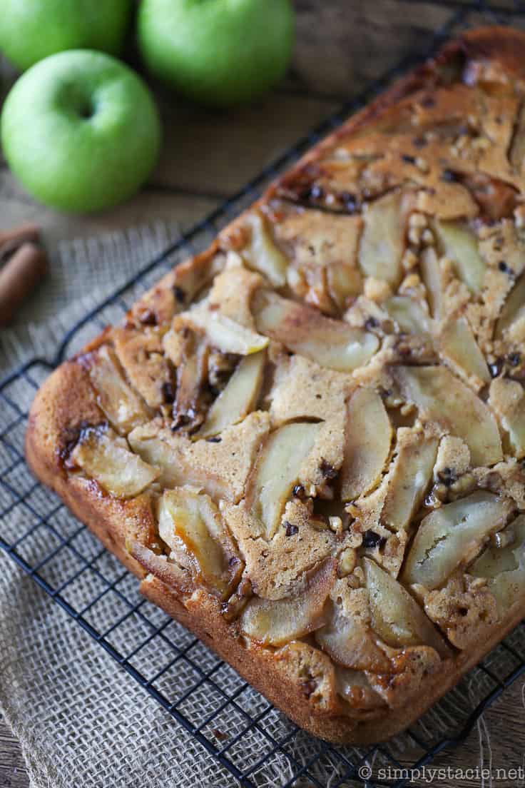 Apple Upside Down Cake - You've had pineapple, now try apple! This amazing fall take on a classic dessert will wow at every holiday and potluck.