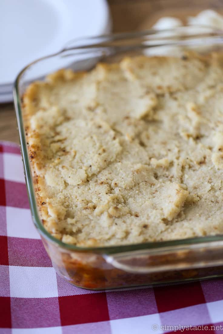 Healthy Shepherd's Pie - A comfort food classic recipe gets a makeover. This Healthy Shepherd's Pie has a mashed cauliflower topping and fibre filled filling. Delish!