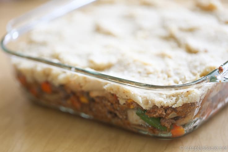 Healthy Shepherd's Pie - A comfort food classic recipe gets a makeover. This Healthy Shepherd's Pie has a mashed cauliflower topping and fibre filled filling. Delish!