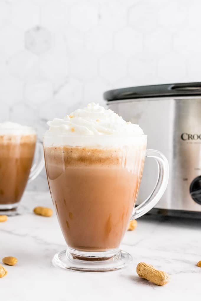 Slow Cooker Peanut Butter Hot Chocolate - The delicious flavours of a peanut butter cup in hot chocolate! Super easy to make in the slow cooker - a great make-ahead recipe when serving a crowd!