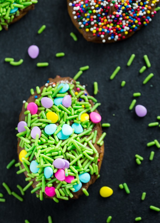 Easter Egg Hand Pies - Super easy Easter dessert made with refrigerated pie crust, melted chocolate and sprinkles! A fun Easter recipe for the kids to make.