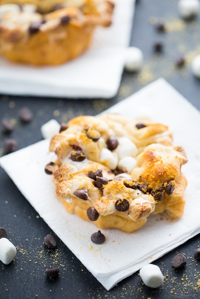 Mini S'mores Pull-Aparts - More s'mores please! These mini pull-apart desserts are quick and easy with ready-made dough. Only 4 ingredients!