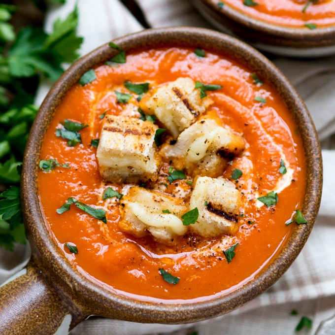 Creamy Tomato Soup with Cheese Toast Croutons - Add grilled cheese to your homemade tomato soup tonight! These cheesy, crispy croutons are the perfect topping to this creamy, comforting soup recipe.