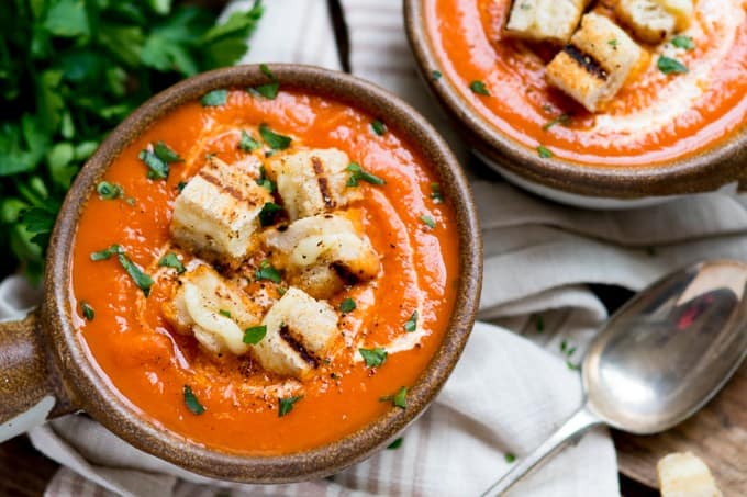 Creamy Tomato Soup with Cheese Toast Croutons - Add grilled cheese to your homemade tomato soup tonight! These cheesy, crispy croutons are the perfect topping to this creamy, comforting soup recipe.