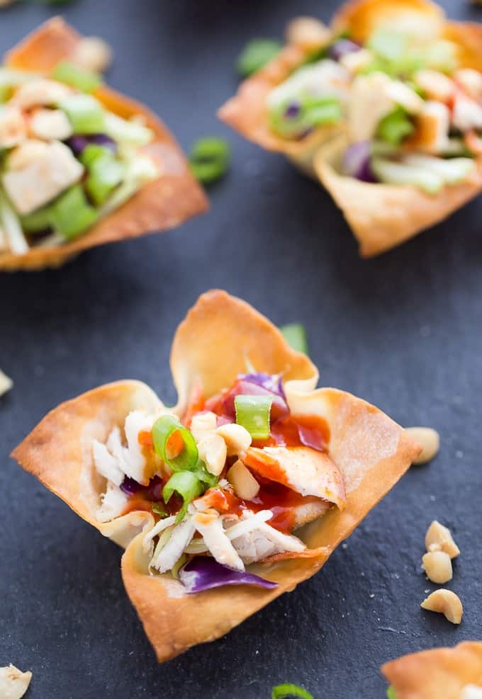 Thai Sriracha Chicken Salad Wonton Cups - Fresh, crunchy and spicy! Serve these yummy summer appetizers at your next BBQ.
