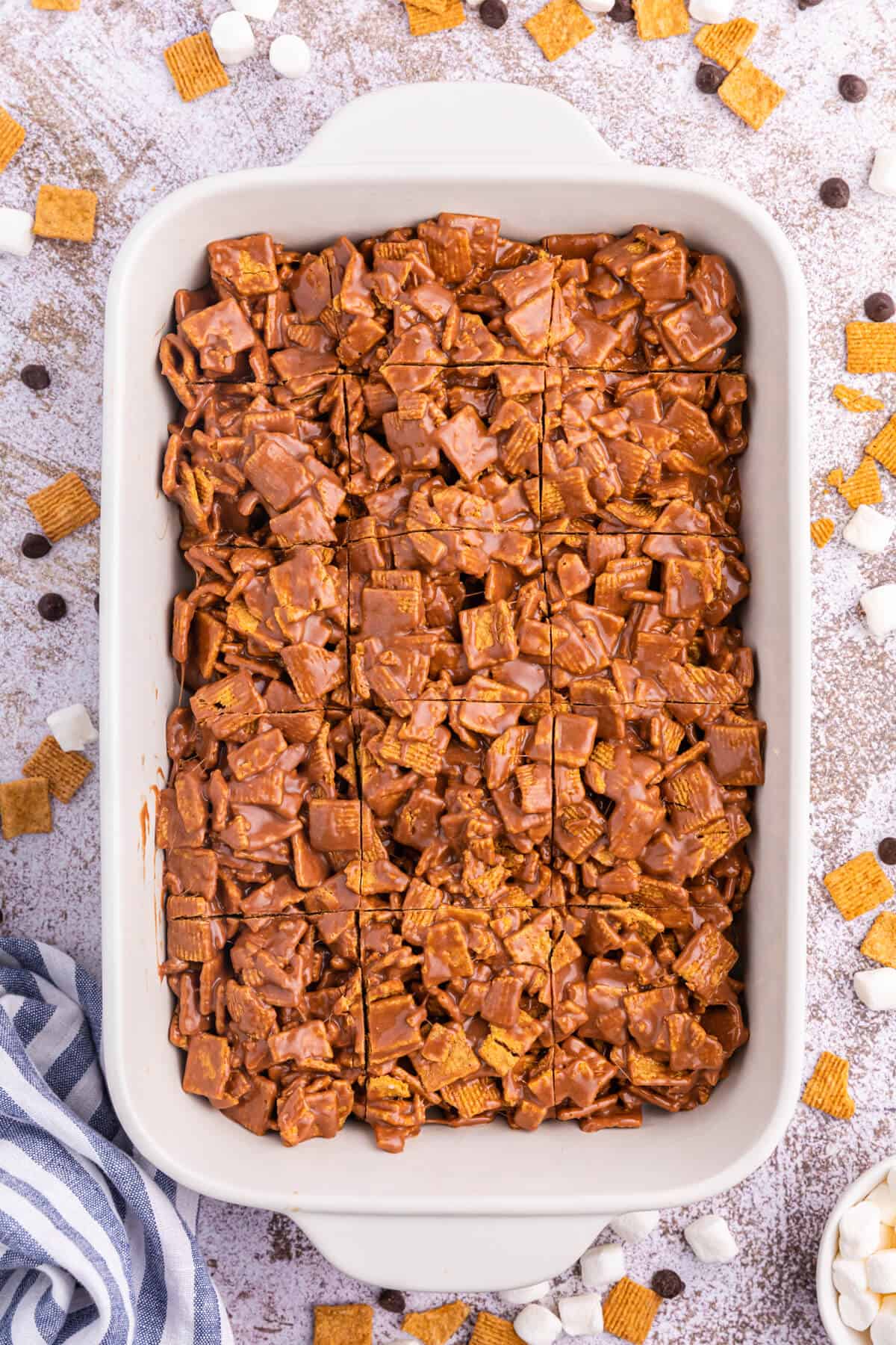 A pan of indoor s'mores with score marks.