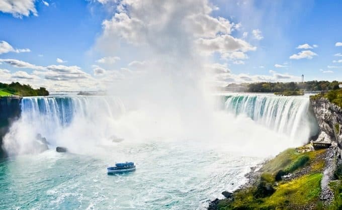 The Ultimate Ontario Travel Bucket List - Discover the wonders Ontario has to offer with these top 10 must-visit destinations.