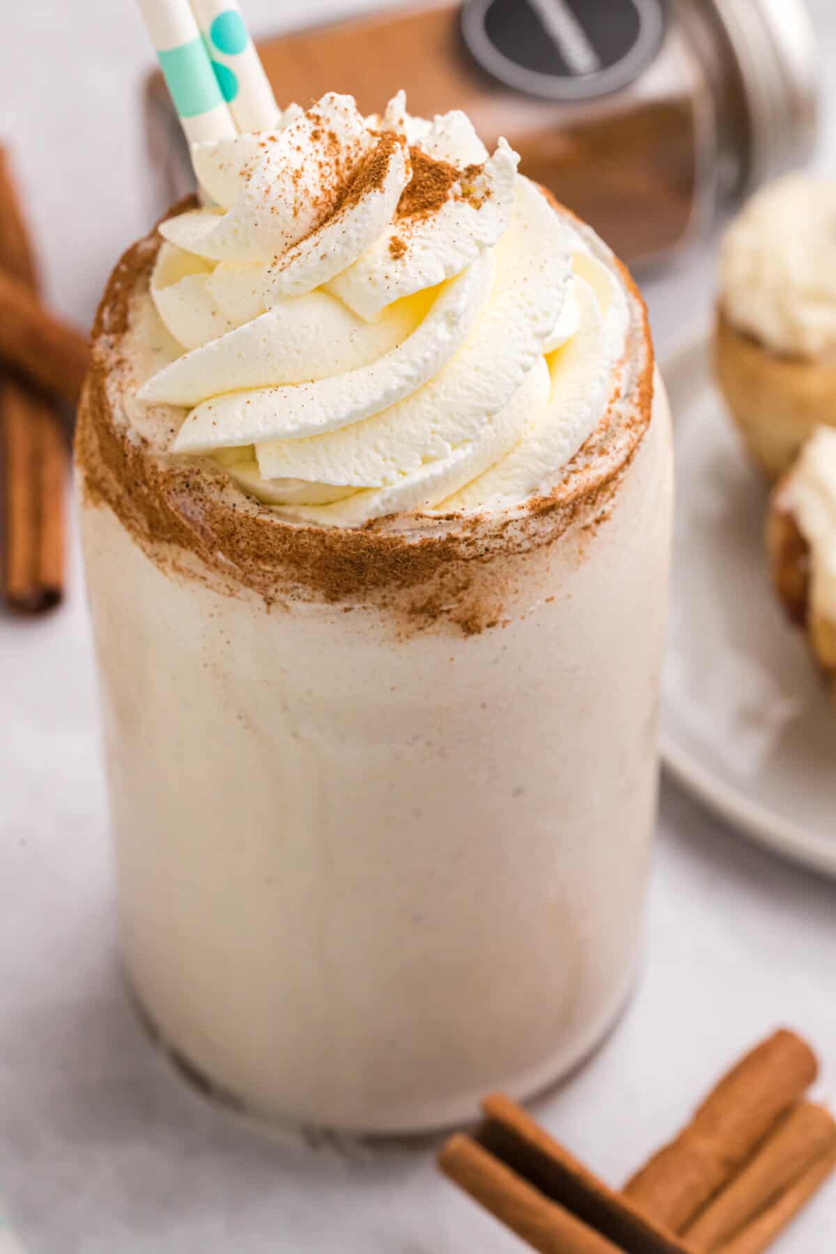 A cinnamon roll coffee milkshake in a glass.