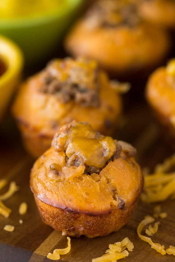 Cheeseburger Muffins - These tailgate treats are stuffed with your favorite burger toppings! Delicious dipped in ketchup and mustard.