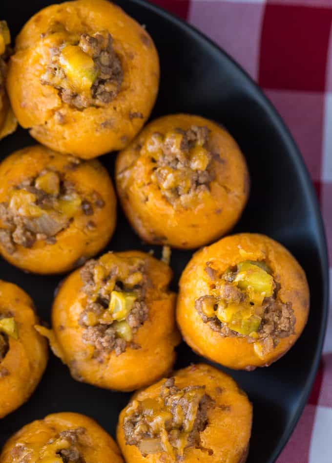 Cheeseburger Muffins - These tailgate treats are stuffed with your favorite burger toppings! Delicious dipped in ketchup and mustard.