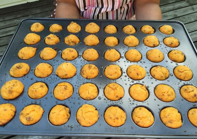 Cheeseburger Muffins - Your family and friends will love this delicious game day appetizer! It tastes just like a cheeseburger and is a real crowdpleaser.