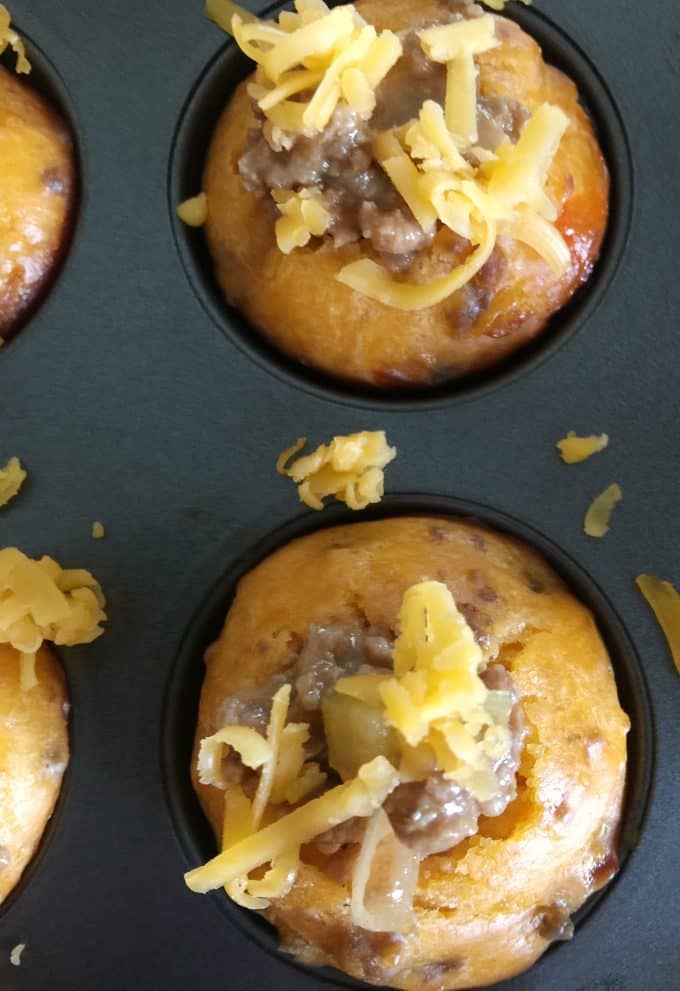 Cheeseburger Muffins - Your family and friends will love this delicious game day appetizer! It tastes just like a cheeseburger and is a real crowdpleaser.