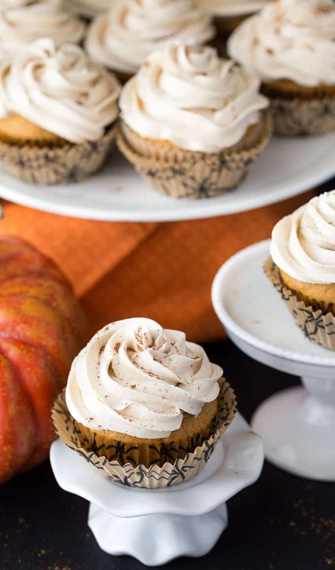 Pumpkin Pie Cupcakes - Tastes like a piece of pumpkin pie, but in a cupcake form! It even has a pie crust at the bottom and sweet pumpkin pie filling inside.