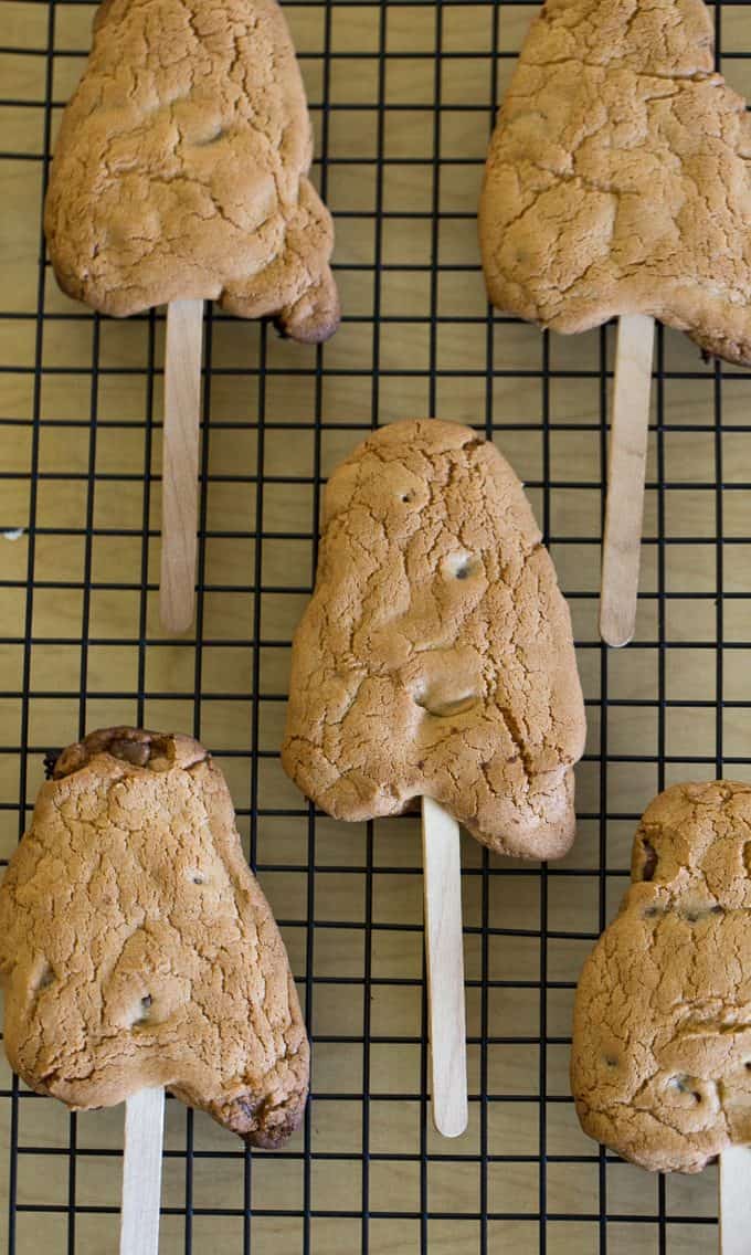 Ghost Cookies on a Stick - Spooky treats that are easy to make and fun to eat!