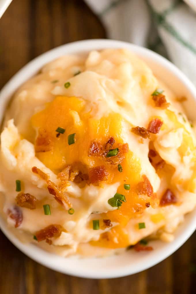 Twice Baked Potato Casserole - Far less labour intensive than traditional twice-baked potatoes, but with all the cheese, bacon and green onion flavours you love. This side dish pairs well with everything!