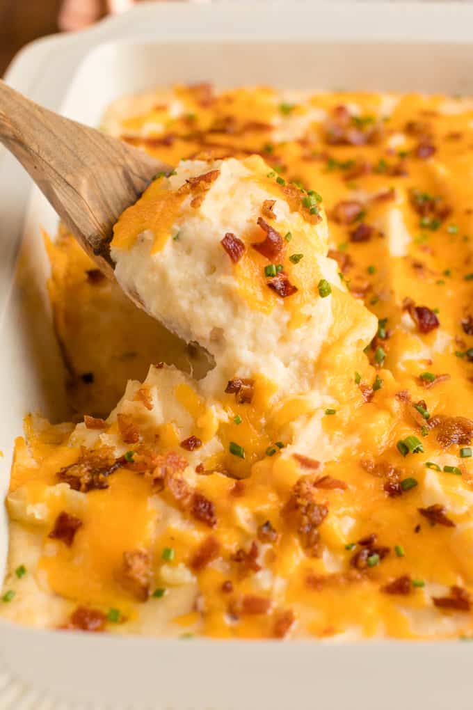 Twice Baked Potato Casserole - Far less labour intensive than traditional twice-baked potatoes, but with all the cheese, bacon and green onion flavours you love. This side dish pairs well with everything!