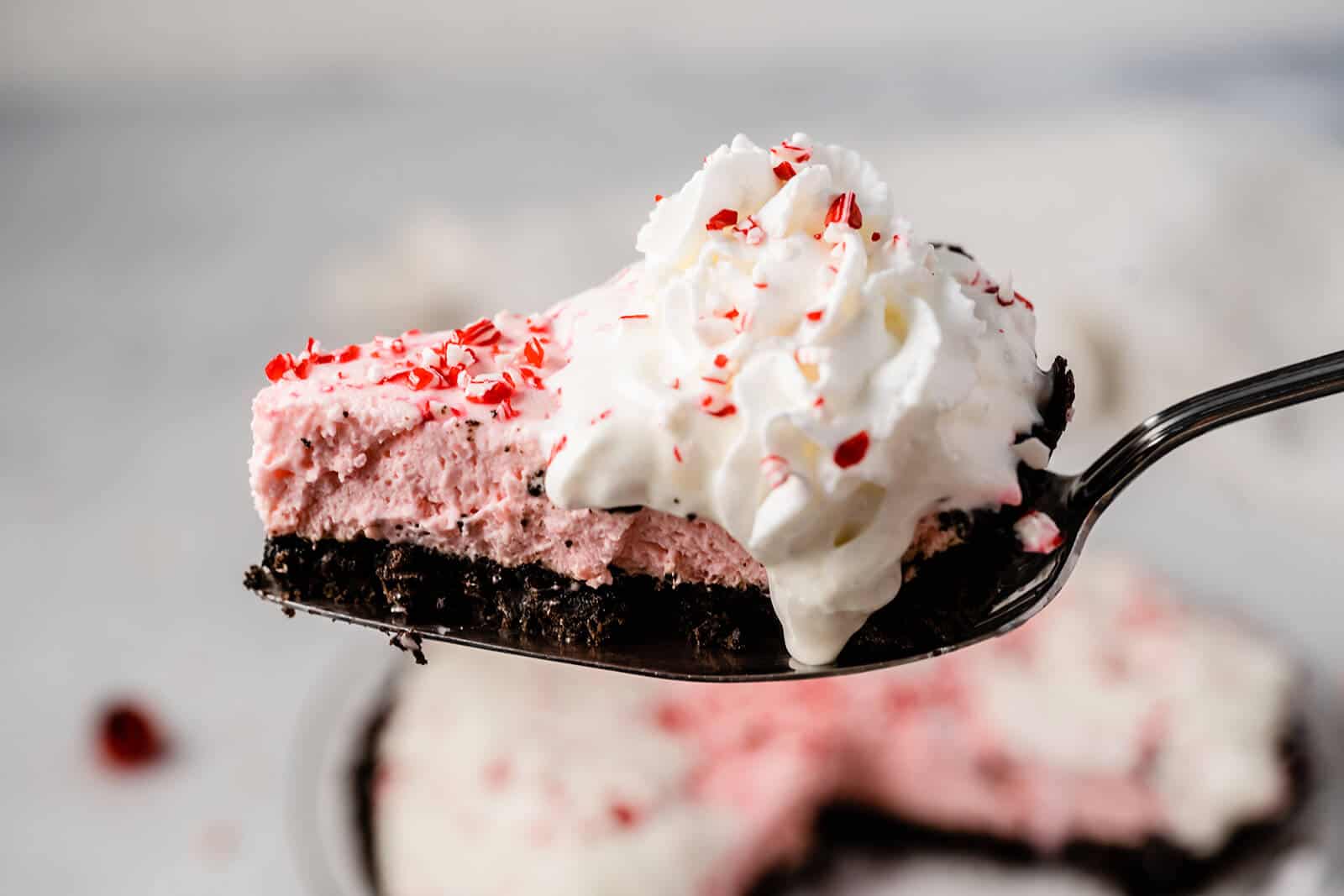 No-Bake Peppermint Pie - This dessert recipe will quickly become a holiday favorite! It combines subtle peppermint flavor with marshmallows, whipped cream and a chocolate sandwich cookie crust. Yum!