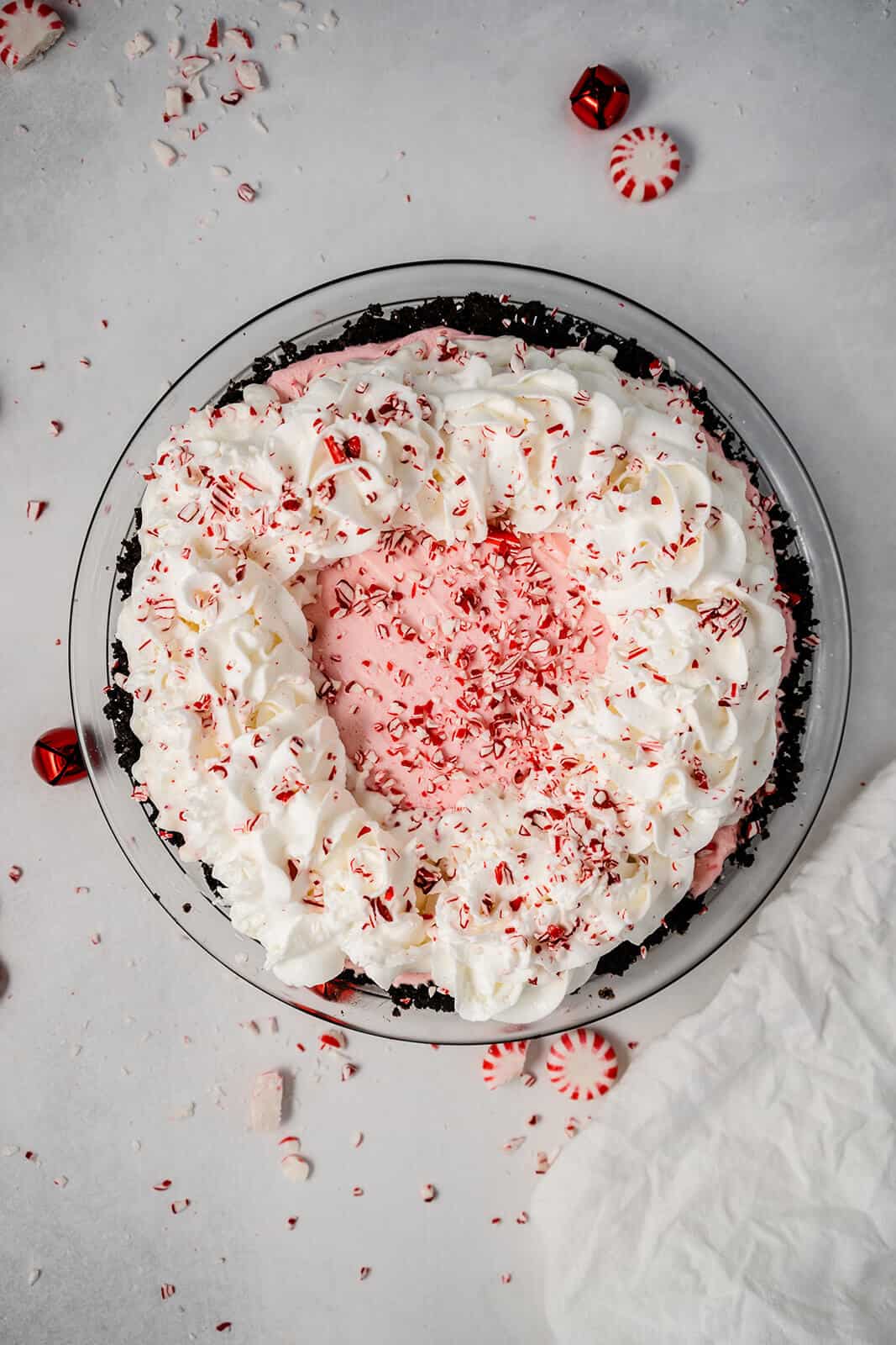 No-Bake Peppermint Pie - This dessert recipe will quickly become a holiday favorite! It combines subtle peppermint flavor with marshmallows, whipped cream and a chocolate sandwich cookie crust. Yum!