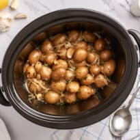 Garlic potatoes in a slow cooker.