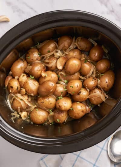 Garlic potatoes in a slow cooker.