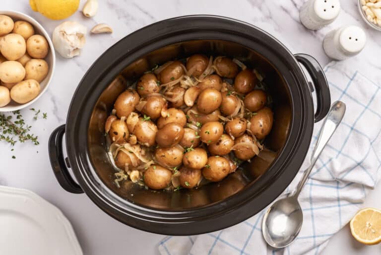 Garlic potatoes in a slow cooker.