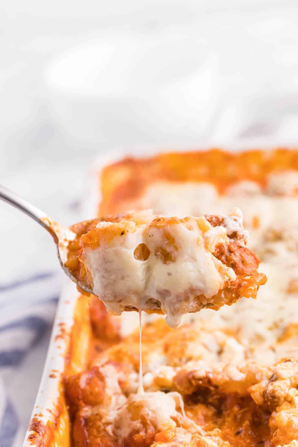 Lasagna Tater Tot Casserole - This kid friendly family dinner recipe uses tater tots to replace the traditional noodles layer - a delicious twist on a family favourite!