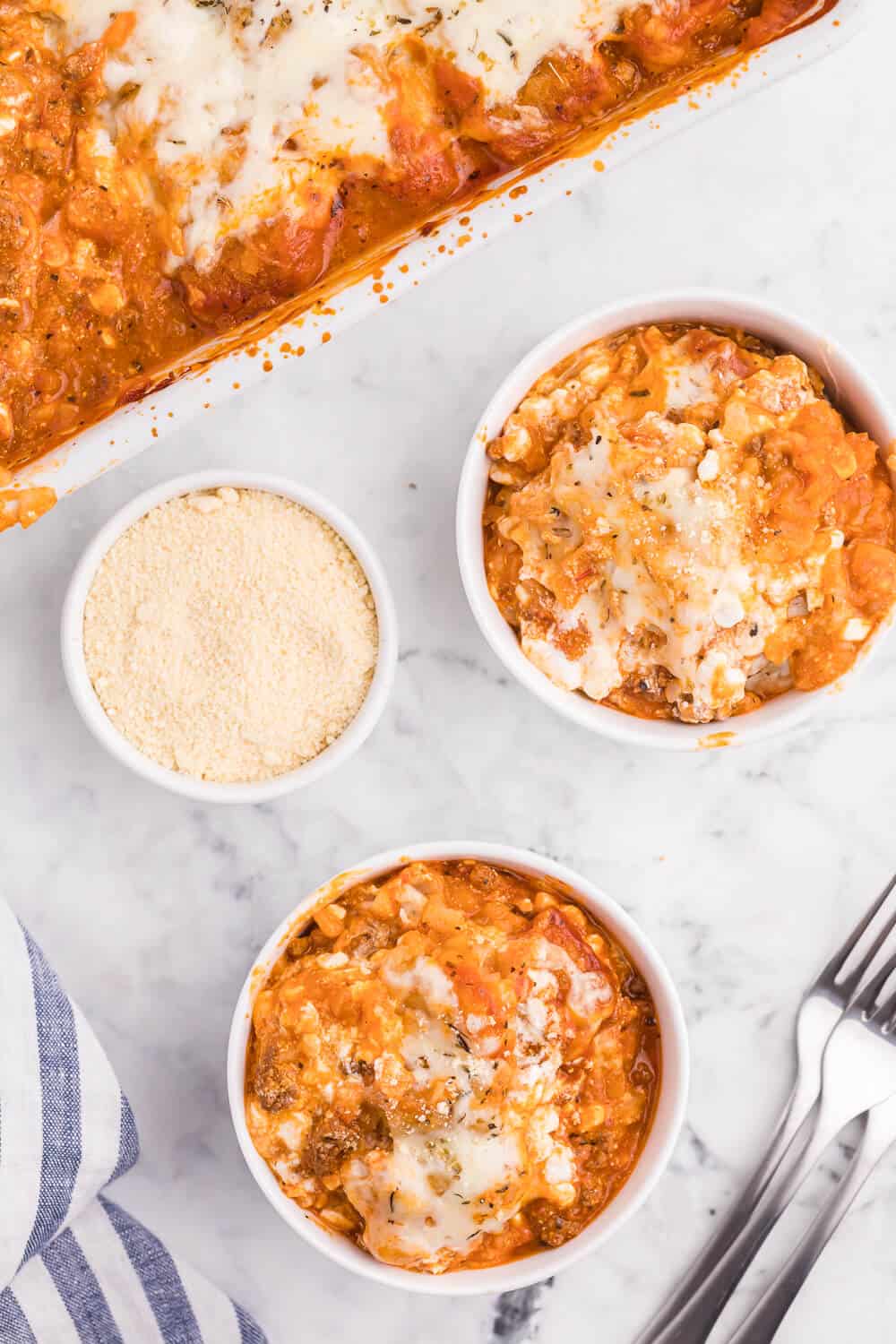 Lasagna Tater Tot Casserole - This kid friendly family dinner recipe uses tater tots to replace the traditional noodles layer - a delicious twist on a family favourite!