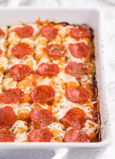 Pizza Tater Tot Casserole - This one is a surefire hit with kids and kids at heart. With a tater tot base, topped with all of your family's favourite pizza flavours, this is a great alternative for pizza night!