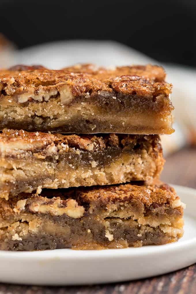 Maple Pecan Squares - Ooey gooey YUM! This easy bar recipe is a cross between a butter tart and pecan pie. Prepare to lick your fingers from this mouthwatering dessert.