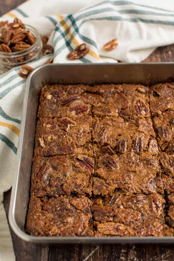 Maple Pecan Squares - Ooey gooey YUM! This easy bar recipe is a cross between a butter tart and pecan pie. Prepare to lick your fingers from this mouthwatering dessert.