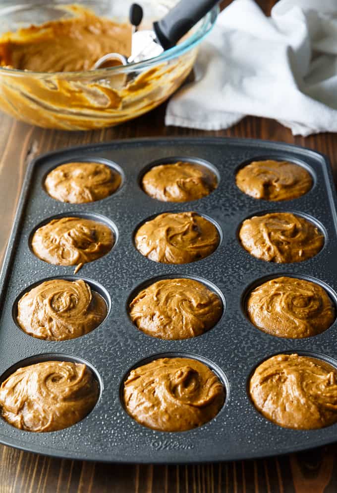 Gingerbread Whoopie Pies - Each bite is a burst of holiday flavours with the spicy gingerbread cake and the creamy, sweet richness of the cream cheese filling.