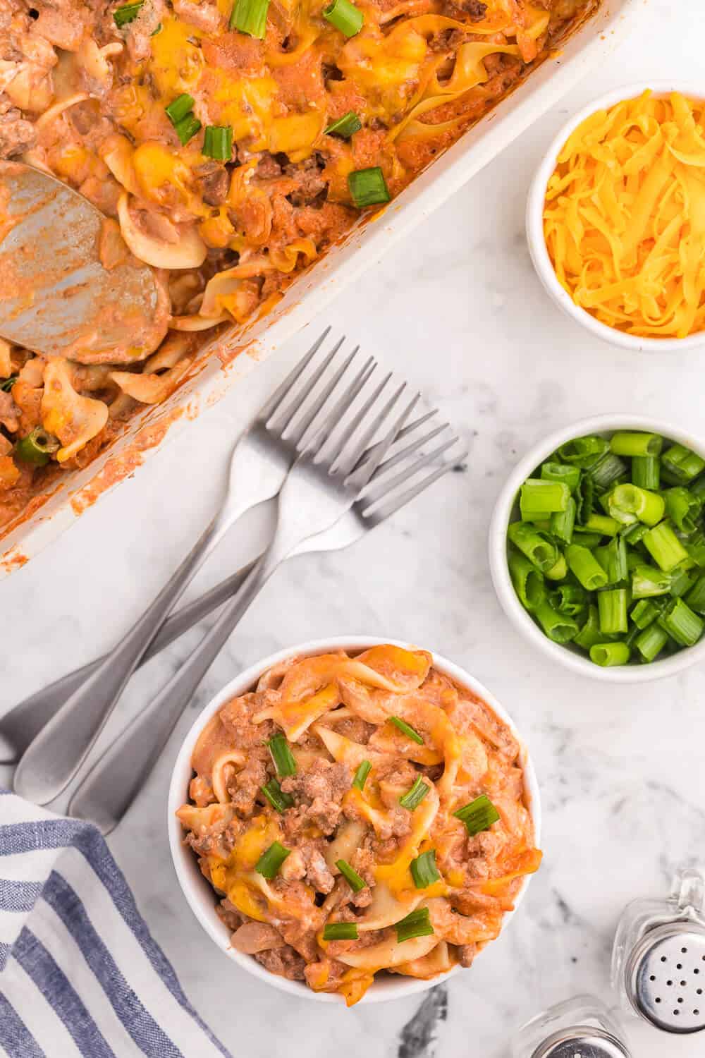 Beef Noodle Bake - This beefy pasta casserole, with crowd pleasing flavours of cheese, garlic and sour cream, is the perfect make-ahead dish for feeding a large group.