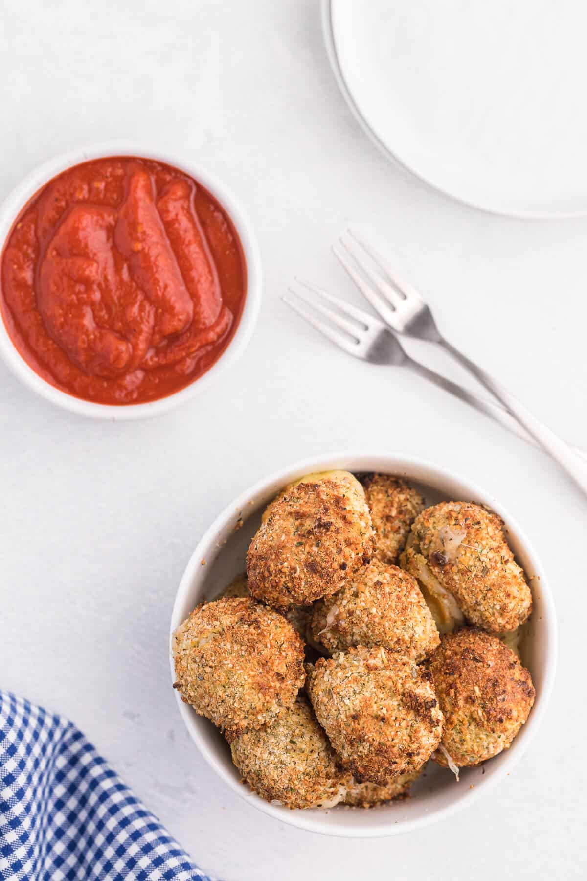 A bowl of air fryer mozzarella balls.