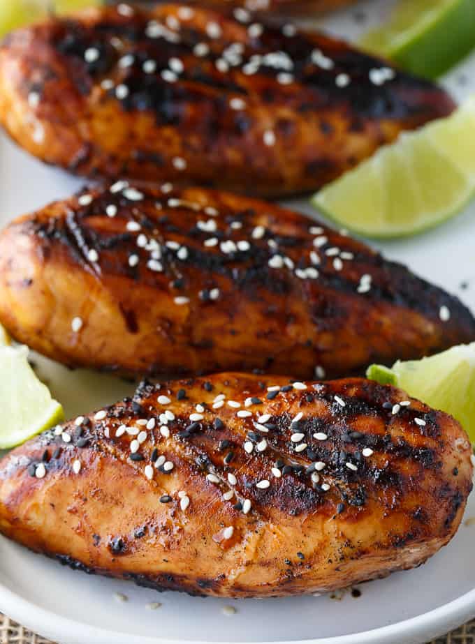 Honey Sriracha Chicken - Packed full of sweet and spicy flavour. The marinade is only four ingredients and can be whipped up in a matter of minutes. Grilled to perfection, this delicious summer dish is wonderful at backyard BBQs.
