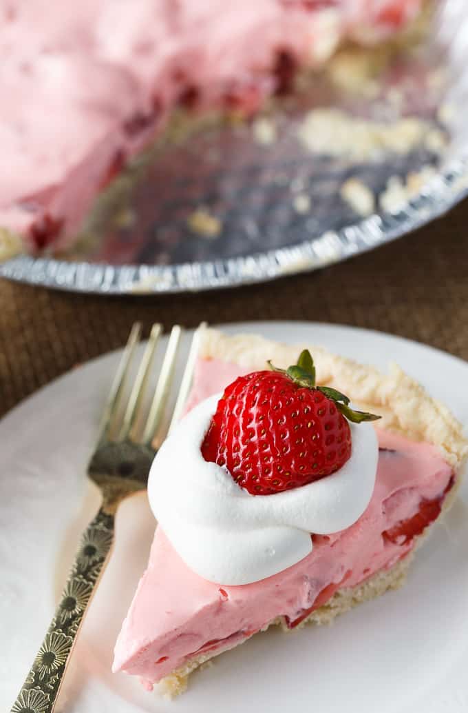 Strawberry Cream Pie - Tastes like a dream! This easy summer pie is creamy, sweet and refreshing.Â