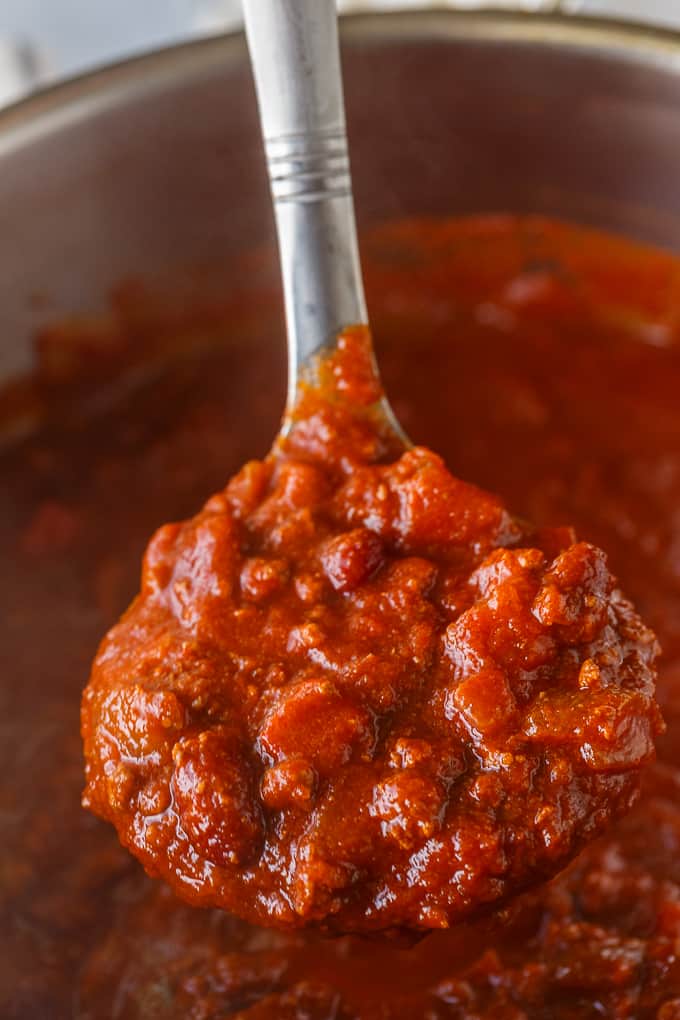 The Best Chili Recipe - My family says this is the BEST chili recipe ever! It's hearty, comforting and flavorful. Made with ground beef, veggies, kidney beans and spices.