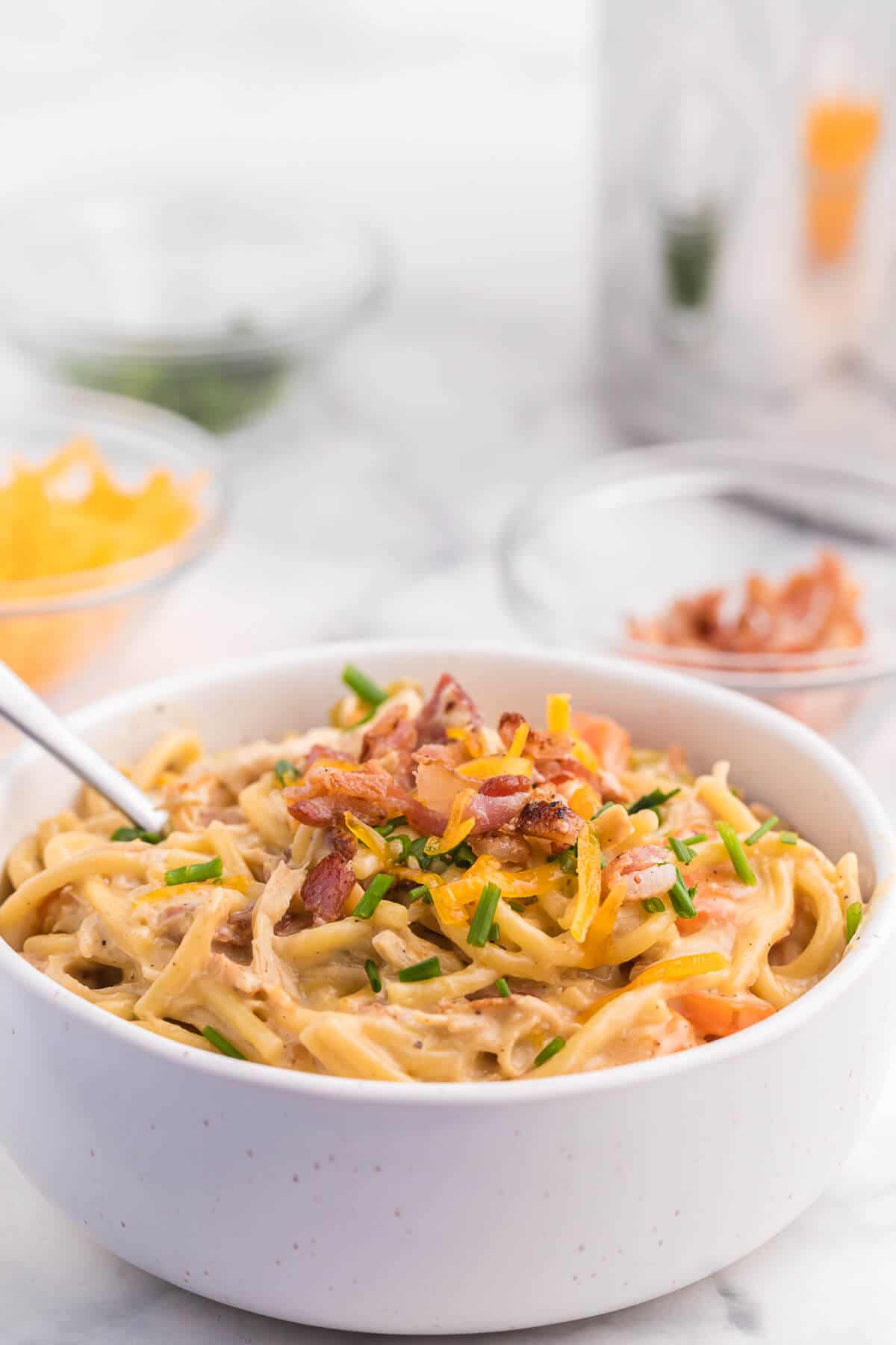 Crack Chicken Spaghetti Recipe - One bite and you'll be hooked! This easy and delicious dinner recipe is creamy, cheesy and addictive. It's loaded with chicken, bacon, veggies and spaghetti noodles in a flavorful cream cheese based sauce.