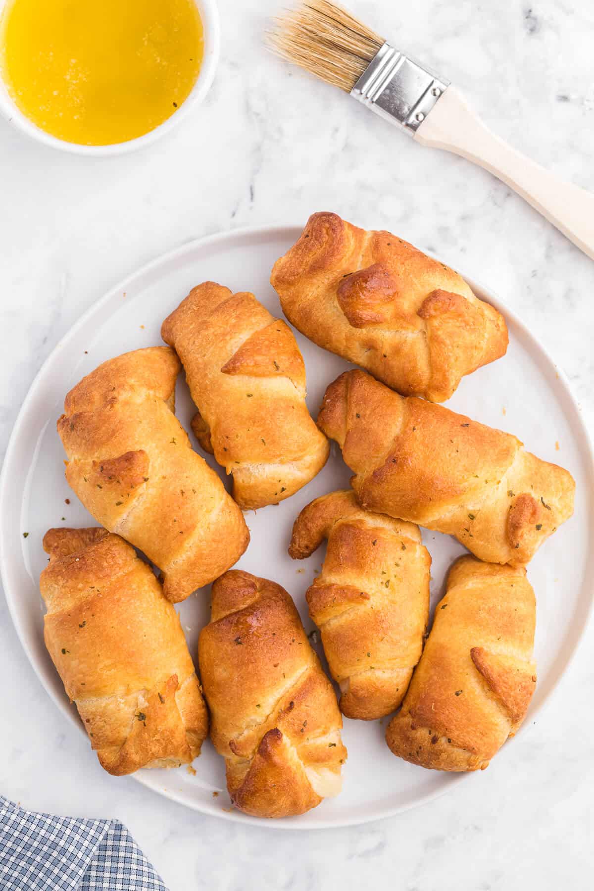 Air Fryer Garlic Cheese Stuffed Crescent Rolls Recipe - Use your air fryer to make this quick and easy snack or appetizer. Pillsbury crescent roll dough is brushed with garlic butter and wrapped around mozzarella cheese. Warning: they are addictive!