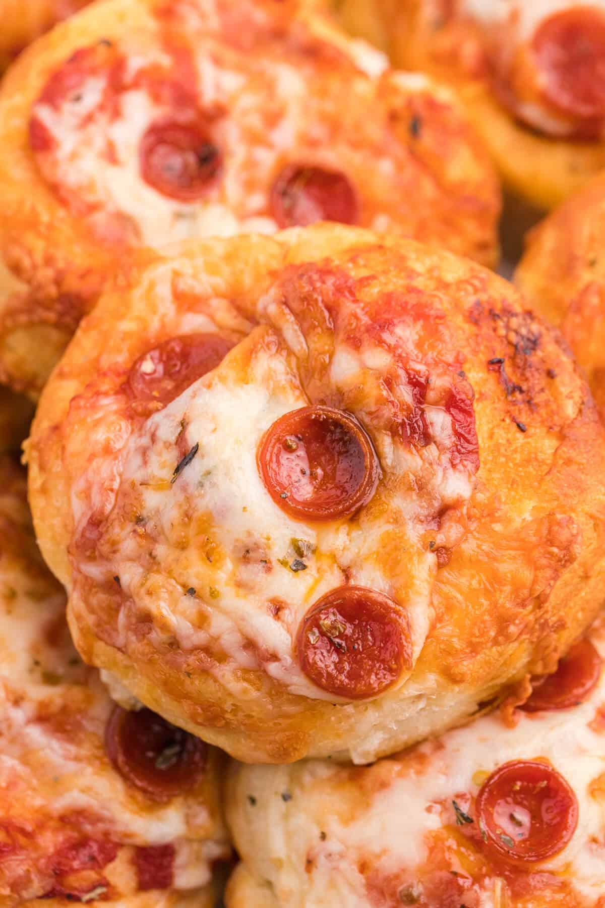 Air Fryer Pizza Buns - This simple recipe is perfect for snacking, an appetizer or for your kids' school lunch. Air fried to golden perfection, these savory buns are easy to make with refrigerated dough, pizza sauce, mozzarella cheese and pepperoni.