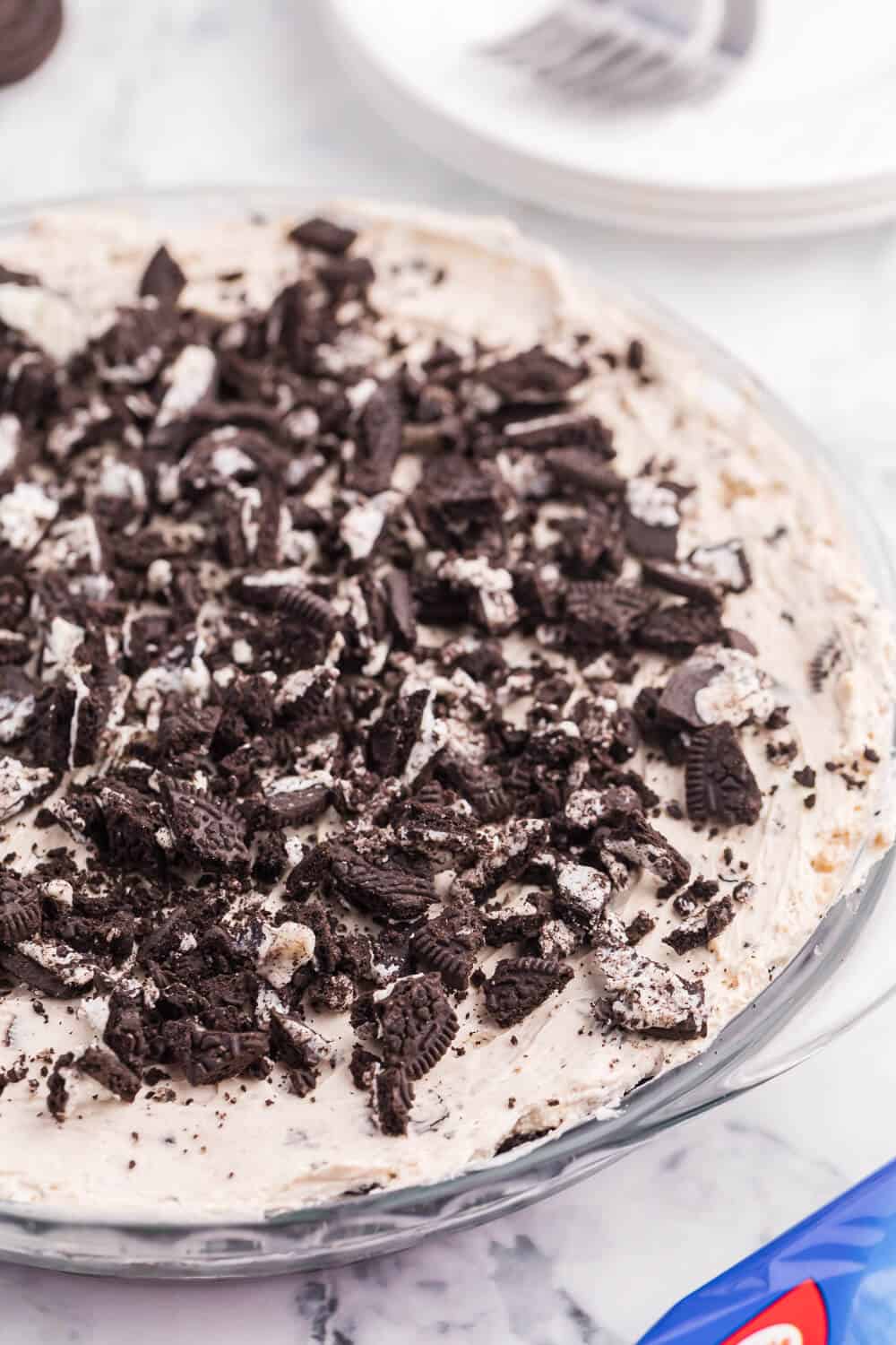 Oreo Pie Recipe - This easy no-bake pie recipe has a chocolate Oreo crust and creamy sweet filling made with Cool Whip, Oreos and cream cheese. You'll love the cookies and cream taste in very bite!