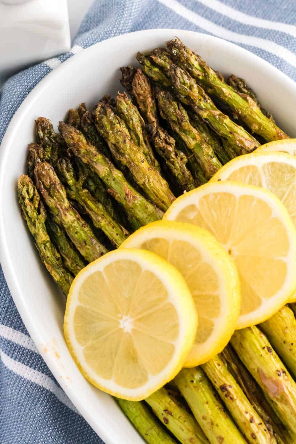 Asparagus topped with lemon slices