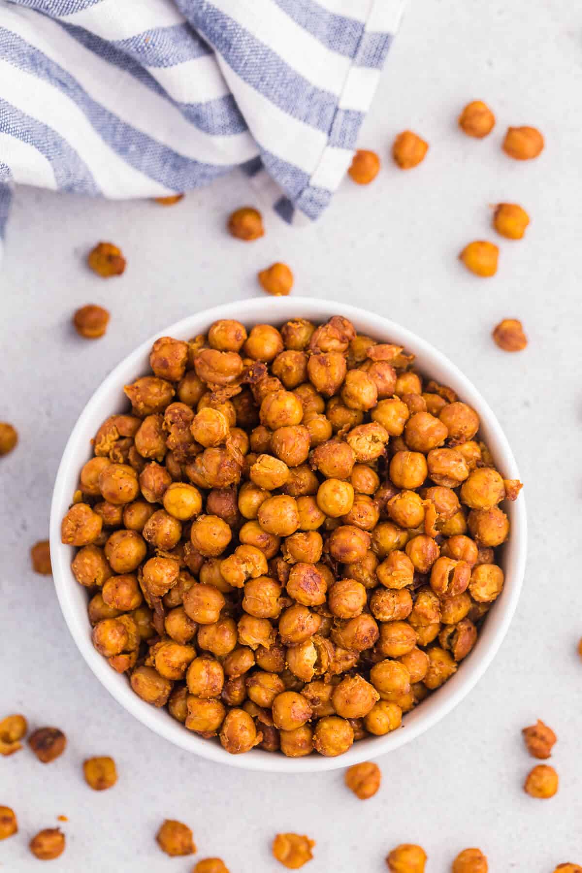 A bowl of taco roasted chickpeas.