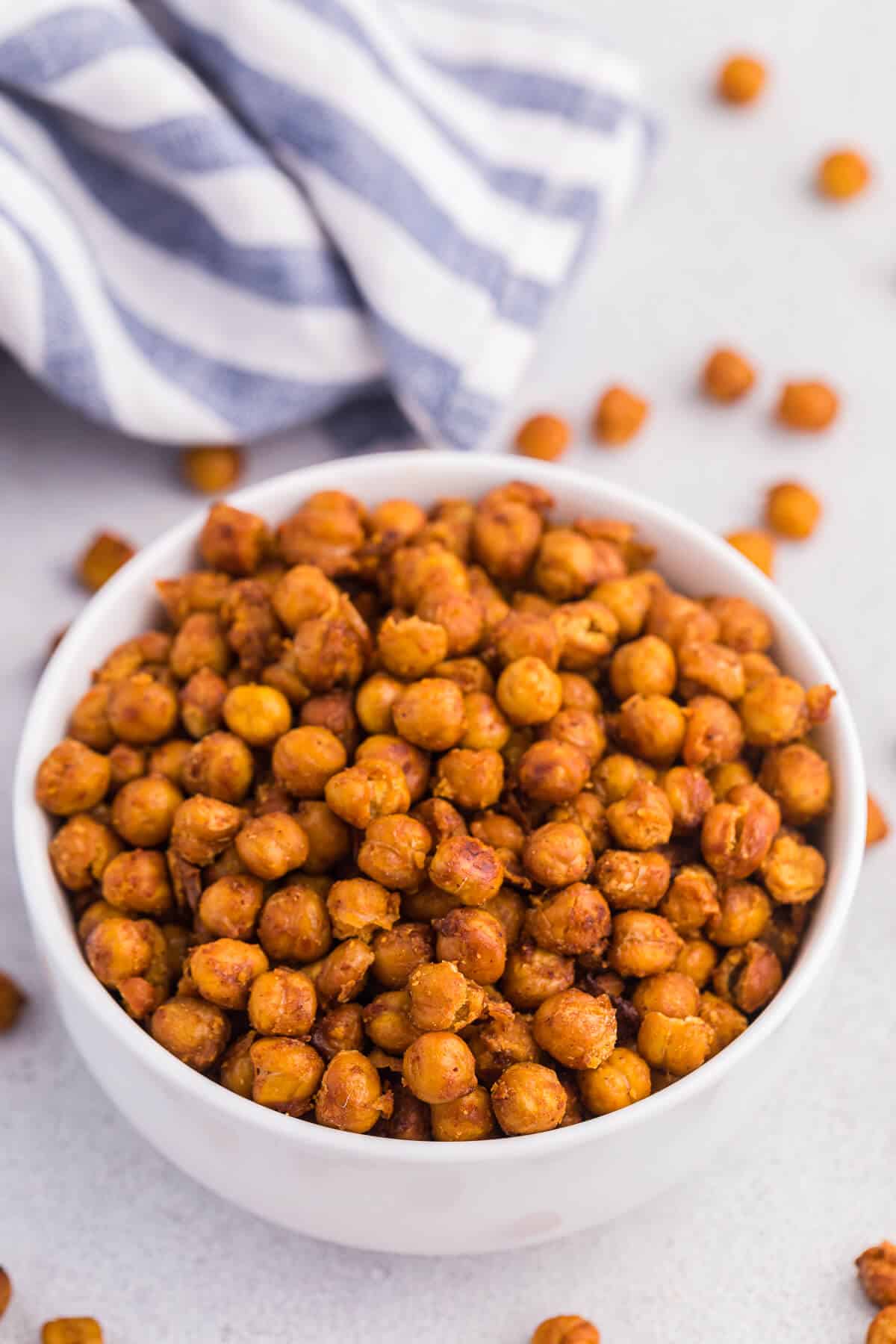 A bowl of taco roasted chickpeas.