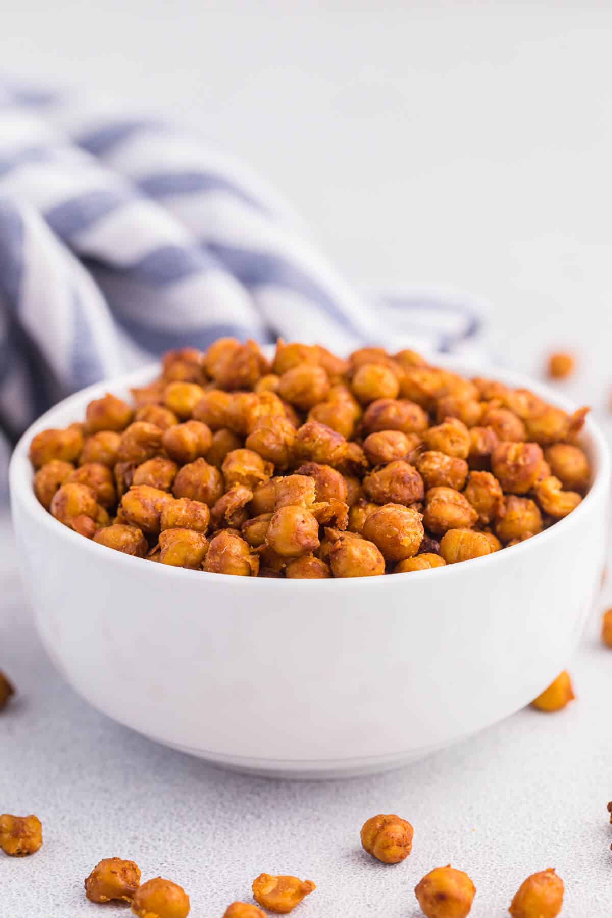 A bowl of taco roasted chickpeas.