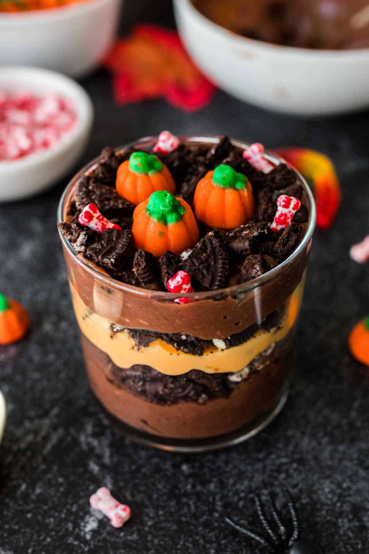 Pumpkin Patch Dirt Cups {Easy Halloween Dessert} - Simply Stacie