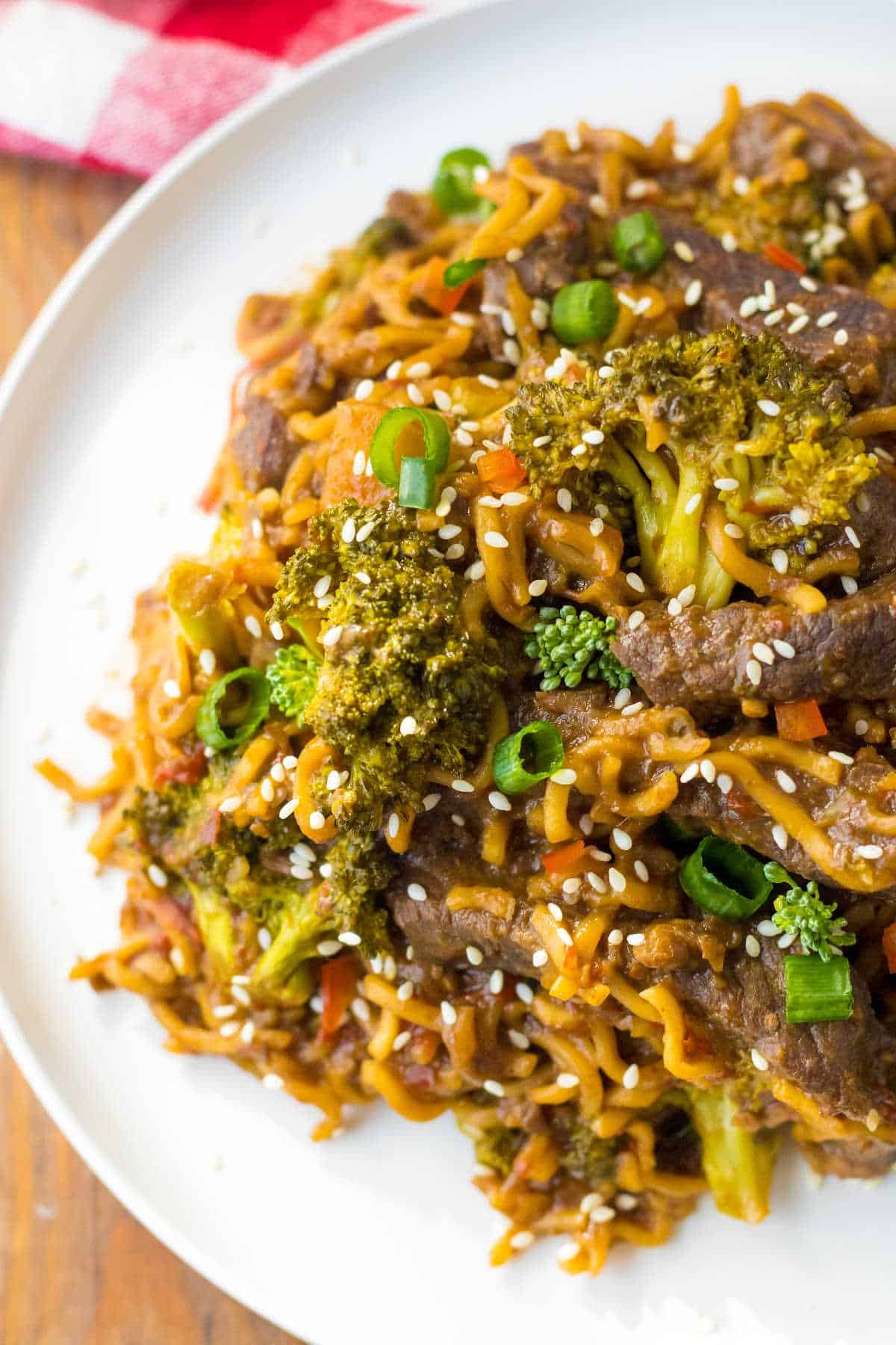 Beef and broccoli ramen on a plate.